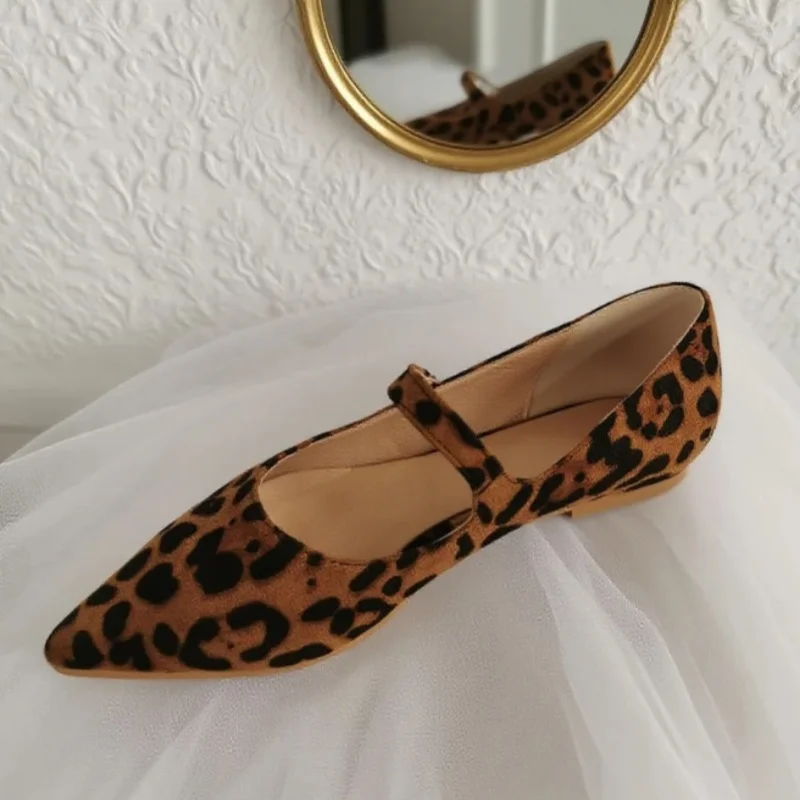 Leopard Suede Pointed Toe Loafers Women Casual Buckle Shallow Mary Jane Flats 2025 Lady Fashion Elegant One Strap Single Shoes
Leopard Suede Pointed Toe Loafers Women Casual Buckle Shallow Mary Jane Flats 2025 Lady Fashion Elegant One Strap Single Shoes