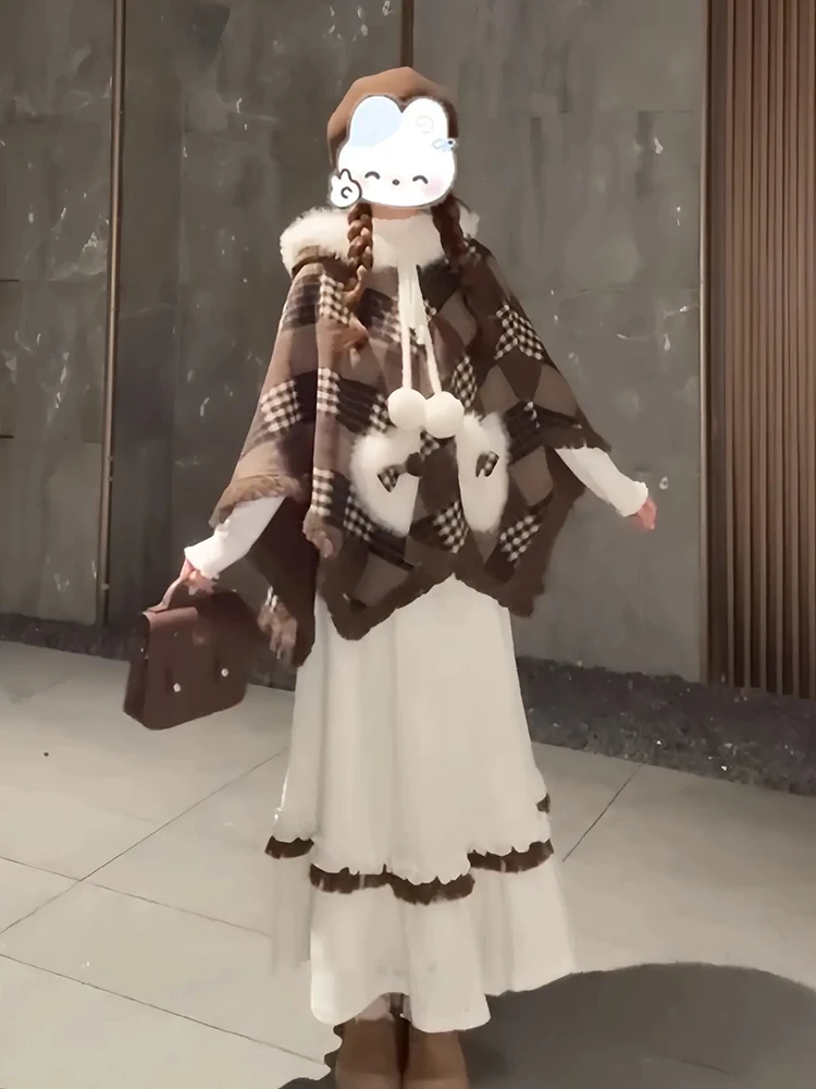 Плащ в клетку в стиле ретро, верхняя одежда с запахом на плечах, юбка средней длины, комплект из футболки, зимний антивозрастной женский ансамбль Faion
Плащ в клетку в стиле ретро, верхняя одежда с запахом на плечах, юбка средней длины, комплект из футболки, зимний антивозрастной женский ансамбль Faion