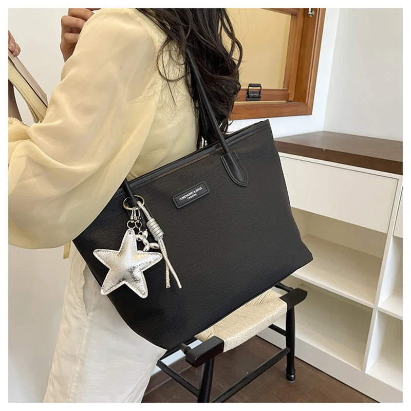 Blue Fashionable Simple Tote Bag 2026 New Large Capacity Commuting Bag Star Hanging Decoration Shoulder Bag Women's Handbag
Blue Fashionable Simple Tote Bag 2026 New Large Capacity Commuting Bag Star Hanging Decoration Shoulder Bag Women's Handbag