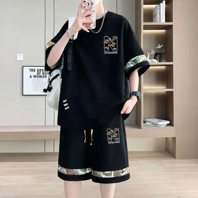 New Summer Loose Men's Sportswear Casual Short Sleeve T-Shirt And Shorts Two-Piece Set for Teenagers Stylish And Attractive
New Summer Loose Men's Sportswear Casual Short Sleeve T-Shirt And Shorts Two-Piece Set for Teenagers Stylish And Attractive