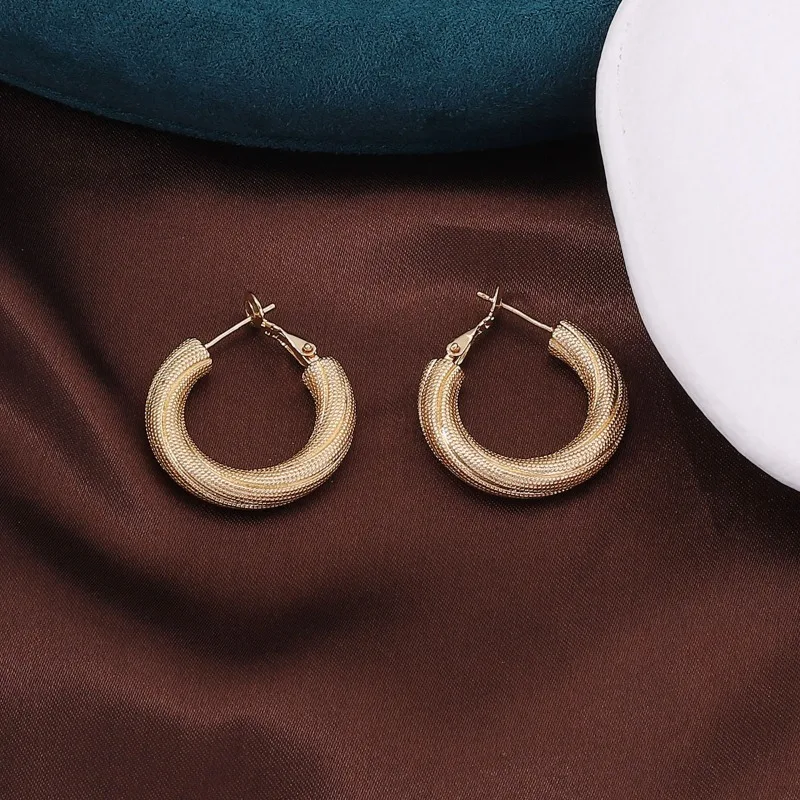 Серьги в стиле лёгкой роскоши с геометрическим дизайном, трендовые, эксклюзивные, персонализированные, модные.
Серьги в стиле лёгкой роскоши с геометрическим дизайном, трендовые, эксклюзивные, персонализированные, модные.