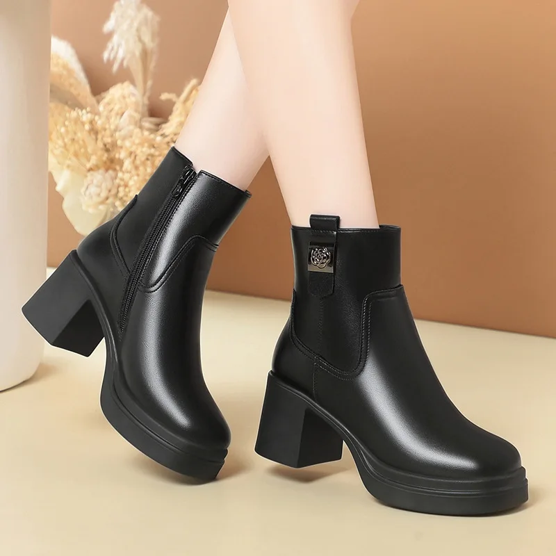 Элегантная женская обувь в стиле ретро 6,5 см, зимние короткие ботильоны на меху, обувь на высоком каблуке 2025 года, мотоциклетные ботинки для офисной мамы
Элегантная женская обувь в стиле ретро 6,5 см, зимние короткие ботильоны на меху, обувь на высоком каблуке 2025 года, мотоциклетные ботинки для офисной мамы
