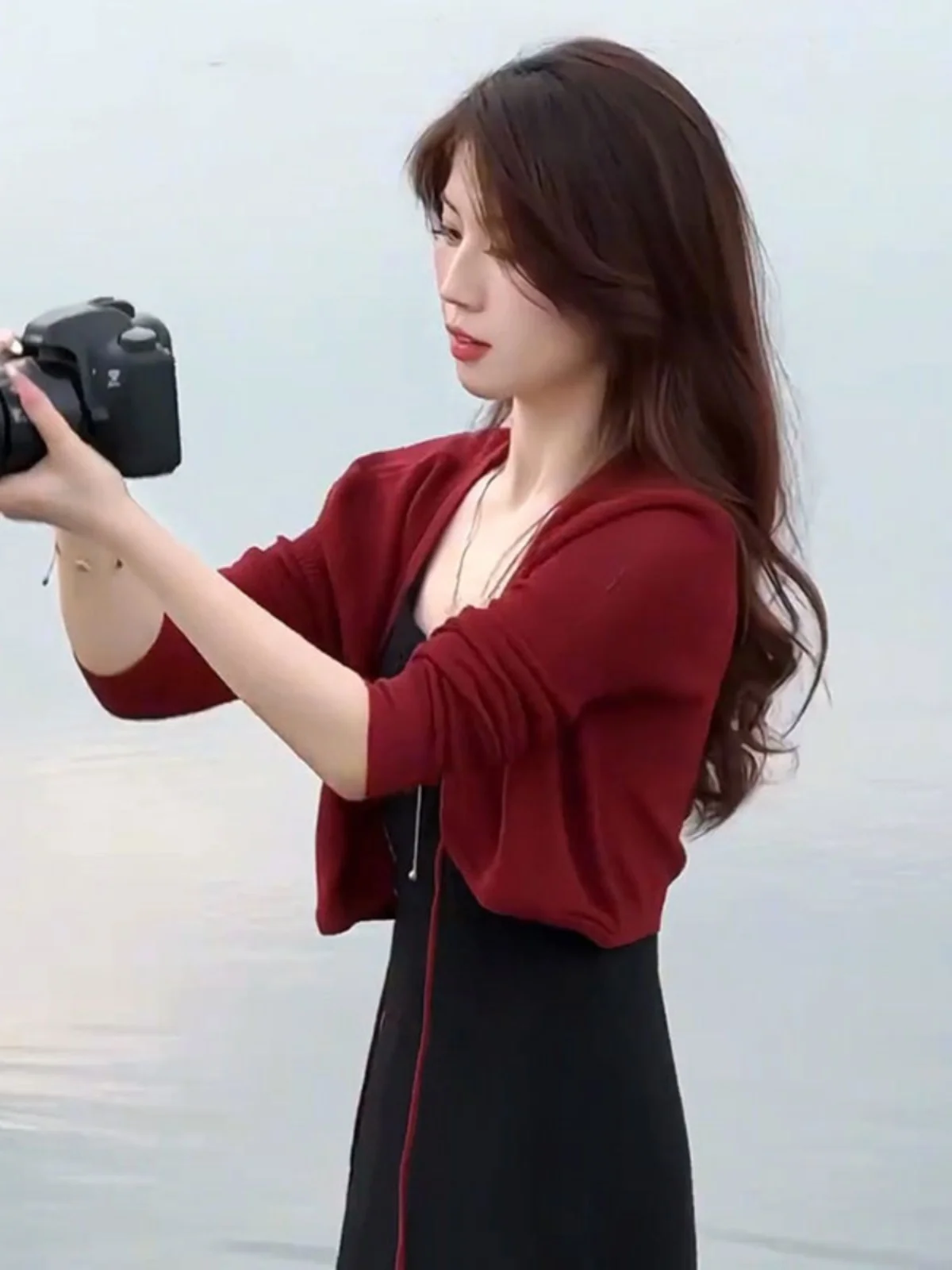 Red Ice Silk Knitted Jacket Women's Autumn Thin Veil Cardigan Small Shoulder Sunscreen Shawl with Halter Skirt Outer Cover
Red Ice Silk Knitted Jacket Women's Autumn Thin Veil Cardigan Small Shoulder Sunscreen Shawl with Halter Skirt Outer Cover