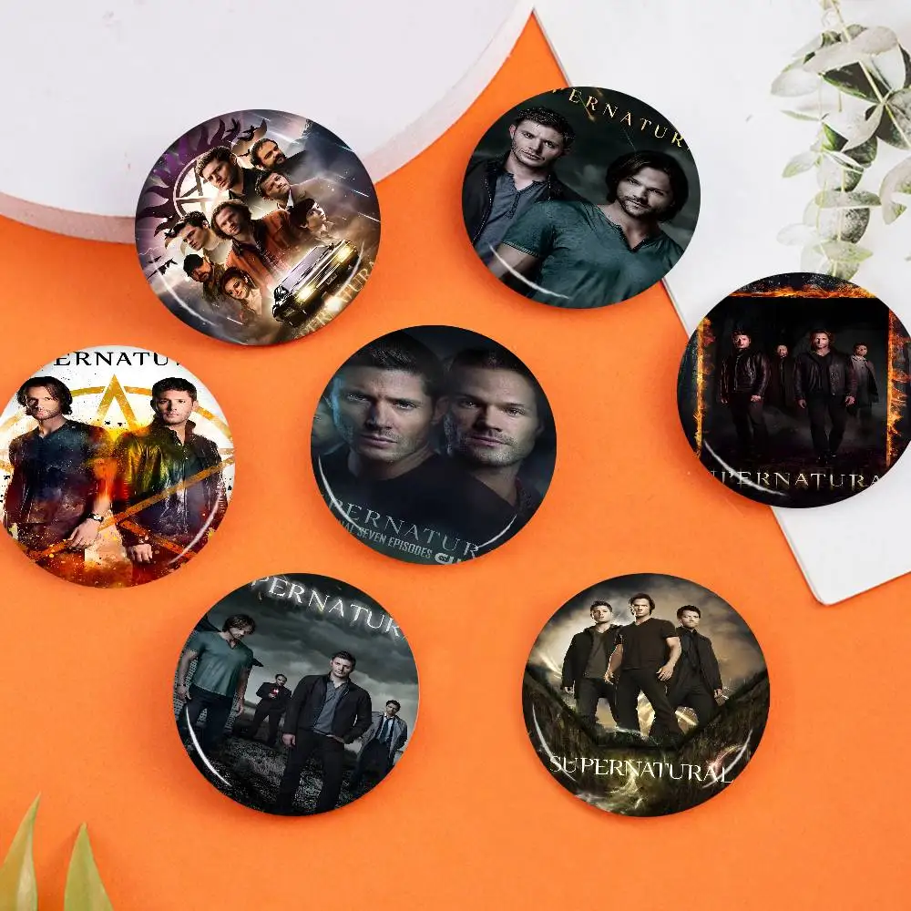 TV Play Series Supernatural Movie New Brooches Soft Button Pin Silly Gnarpy On A Skateboard Meme Badge Gamer Collection Gifts
TV Play Series Supernatural Movie New Brooches Soft Button Pin Silly Gnarpy On A Skateboard Meme Badge Gamer Collection Gifts