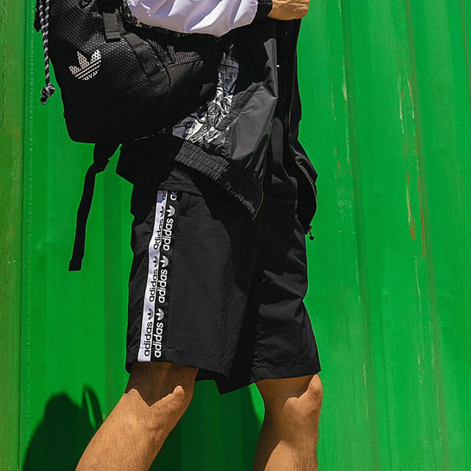 Оригинальные мужские спортивные повседневные шорты Adidas Clover Season New GJ6747
Оригинальные мужские спортивные повседневные шорты Adidas Clover Season New GJ6747