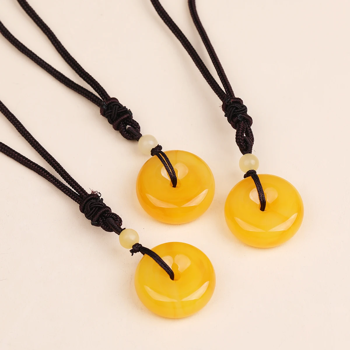 Natural amber beeswax necklace pendant, fashionable men's and women's necklaces, plain knot, Chinese knot necklace gift
Natural amber beeswax necklace pendant, fashionable men's and women's necklaces, plain knot, Chinese knot necklace gift