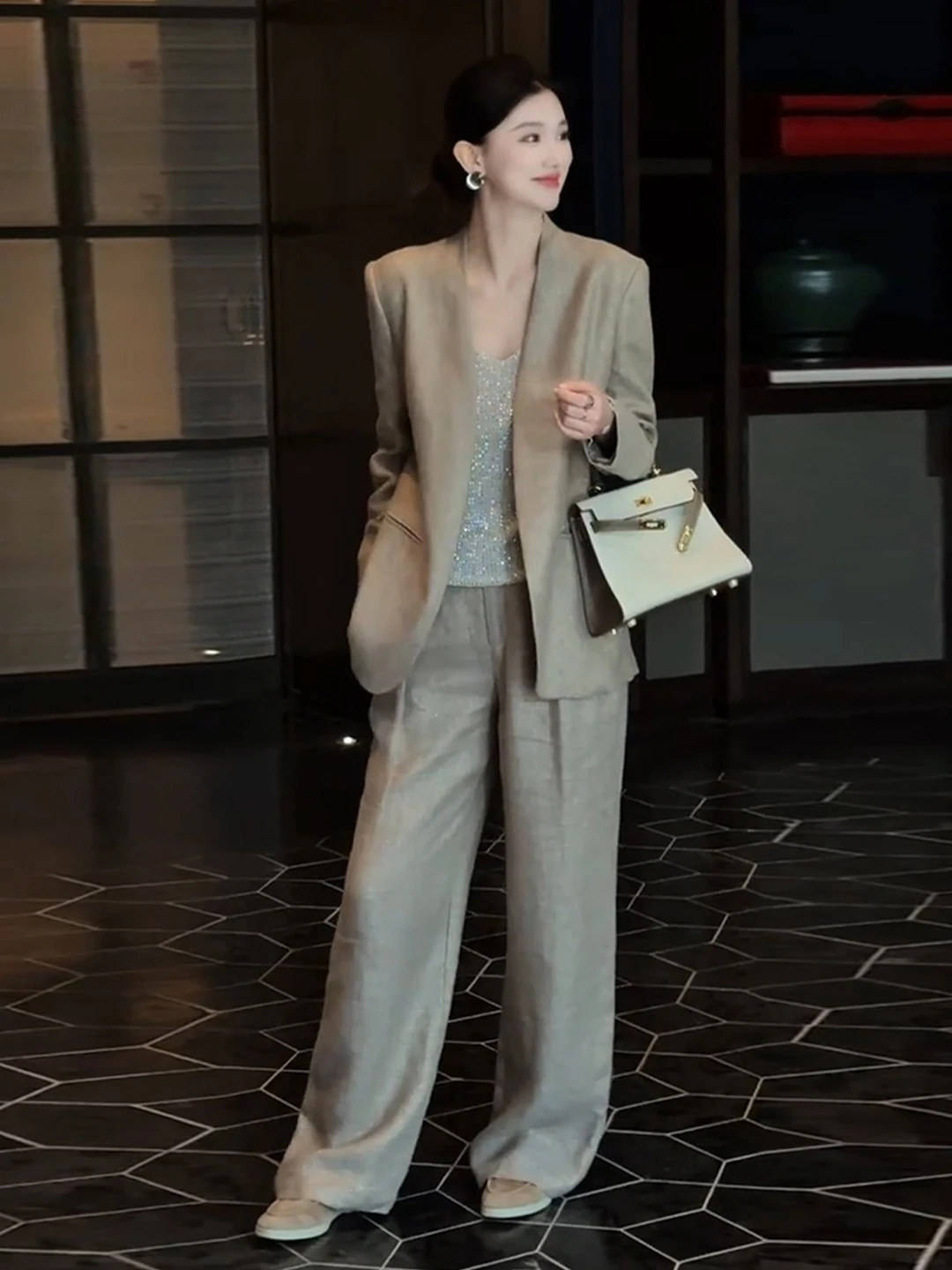 Casual Linen Suit Set Women's Summer Minimalist Commute Sleeveless Wide Leg Pants Two Piece Set Fashionable Versatile Outfit
Casual Linen Suit Set Women's Summer Minimalist Commute Sleeveless Wide Leg Pants Two Piece Set Fashionable Versatile Outfit