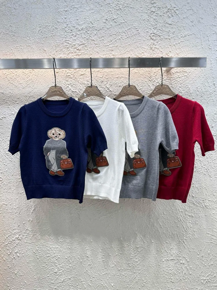 2025 Spring New Embroidery Bear Knit Sweater Pullover Women Short Sleeve Tops Luxury Designer Brands Knitwear Coat Clothing
2025 Spring New Embroidery Bear Knit Sweater Pullover Women Short Sleeve Tops Luxury Designer Brands Knitwear Coat Clothing
