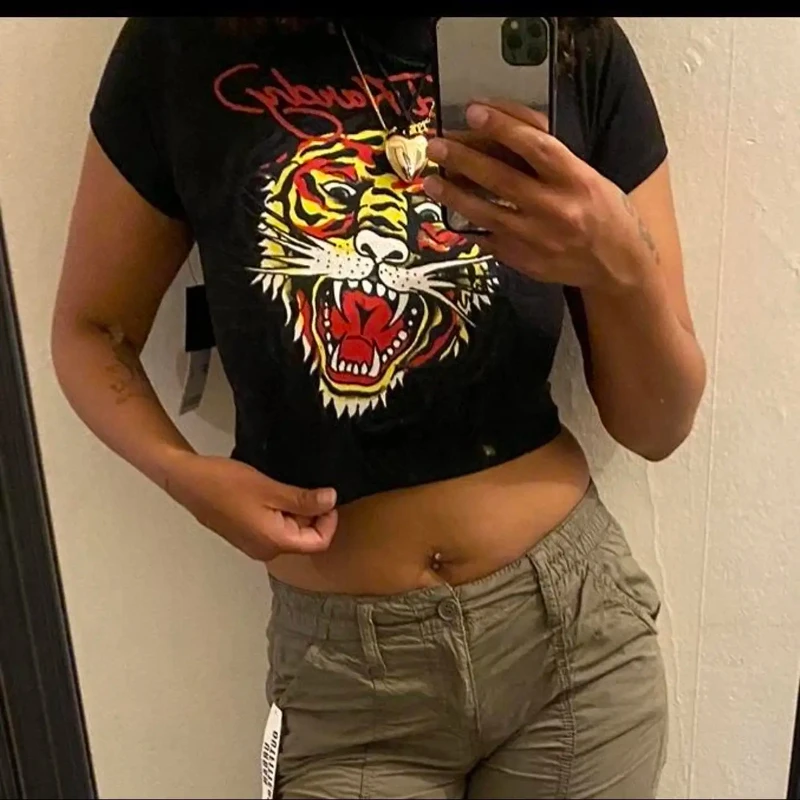 2000s Streetwear Slim Fit Top Y2k Women's Retro Round Neck Short Sleeved T-shirt Sexy Spicy Girl High Street Top
2000s Streetwear Slim Fit Top Y2k Women's Retro Round Neck Short Sleeved T-shirt Sexy Spicy Girl High Street Top