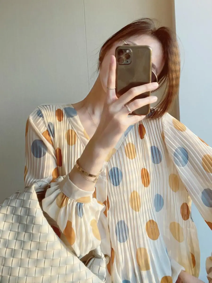 Женская летняя рубашка с V-образным вырезом, в клетку, с защитой от солнца, с длинными рукавами, стандартной длины, для повседневной носки, с круглым вырезом, с принтом, модная
Женская летняя рубашка с V-образным вырезом, в клетку, с защитой от солнца, с длинными рукавами, стандартной длины, для повседневной носки, с круглым вырезом, с принтом, модная