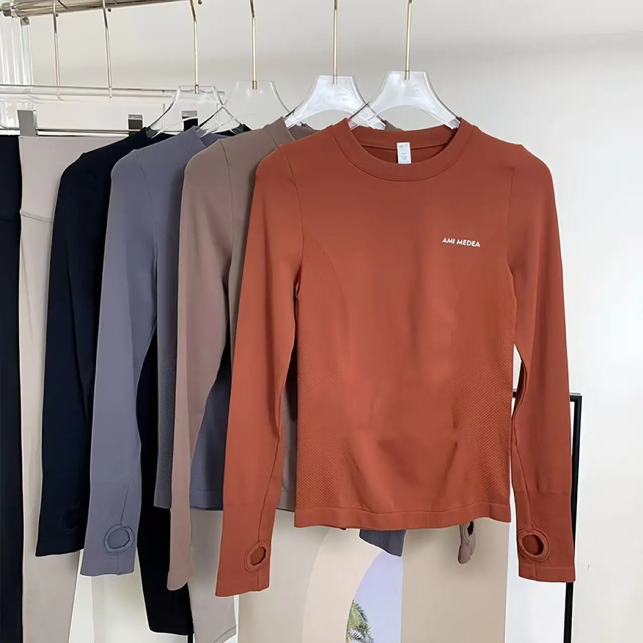 Женский спортивный топ без пальцев с длинными рукавами и круглым вырезом, быстросохнущая футболка для бега, плотная и сексуальная одежда для йоги и фитнеса
Женский спортивный топ без пальцев с длинными рукавами и круглым вырезом, быстросохнущая футболка для бега, плотная и сексуальная одежда для йоги и фитнеса