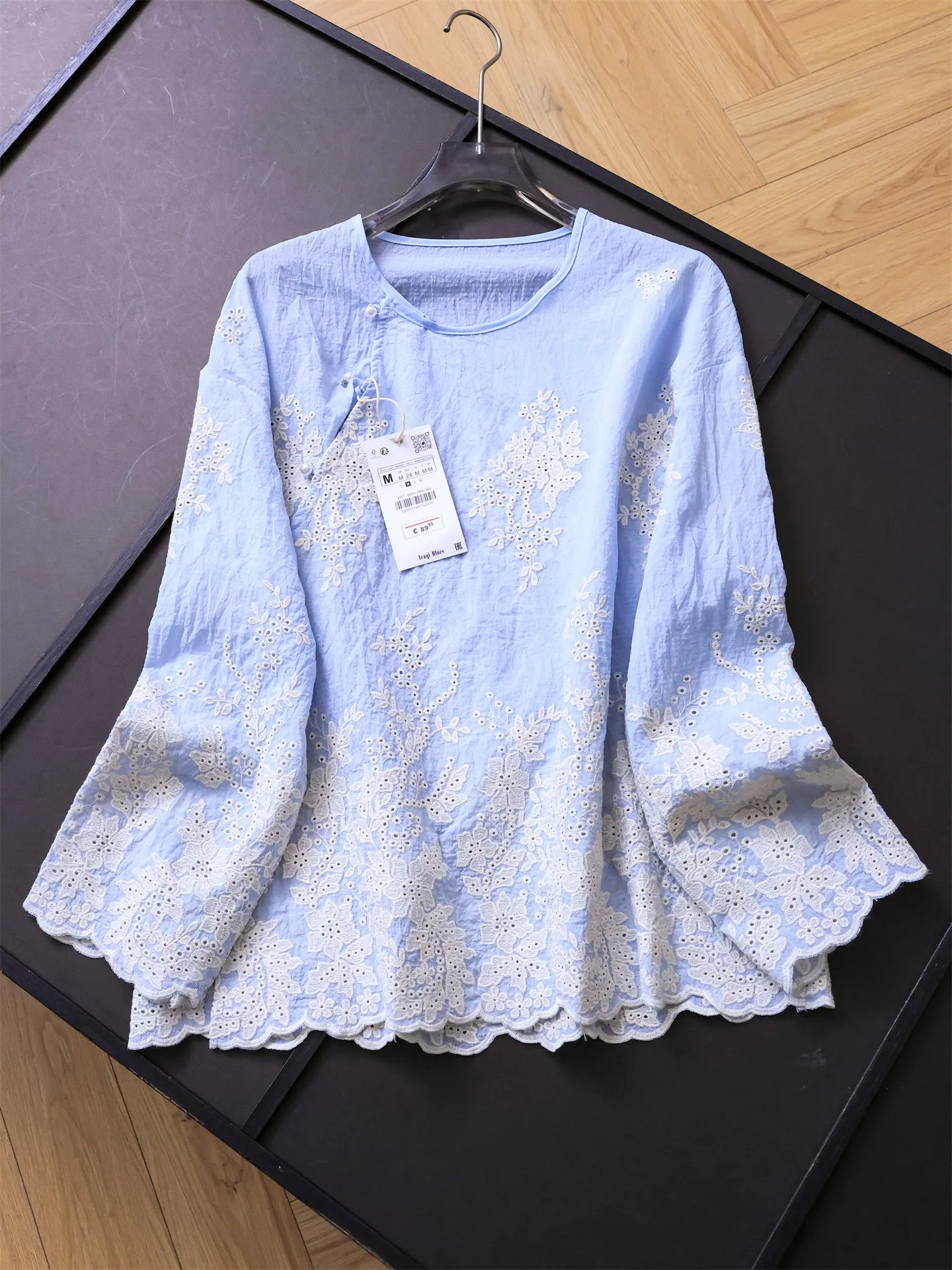 New Chinese Style Embroidered Hollow out Long Sleeve round Neck Women's Shirt Loose Fit Floral Lace Trim Autumn Collection
New Chinese Style Embroidered Hollow out Long Sleeve round Neck Women's Shirt Loose Fit Floral Lace Trim Autumn Collection