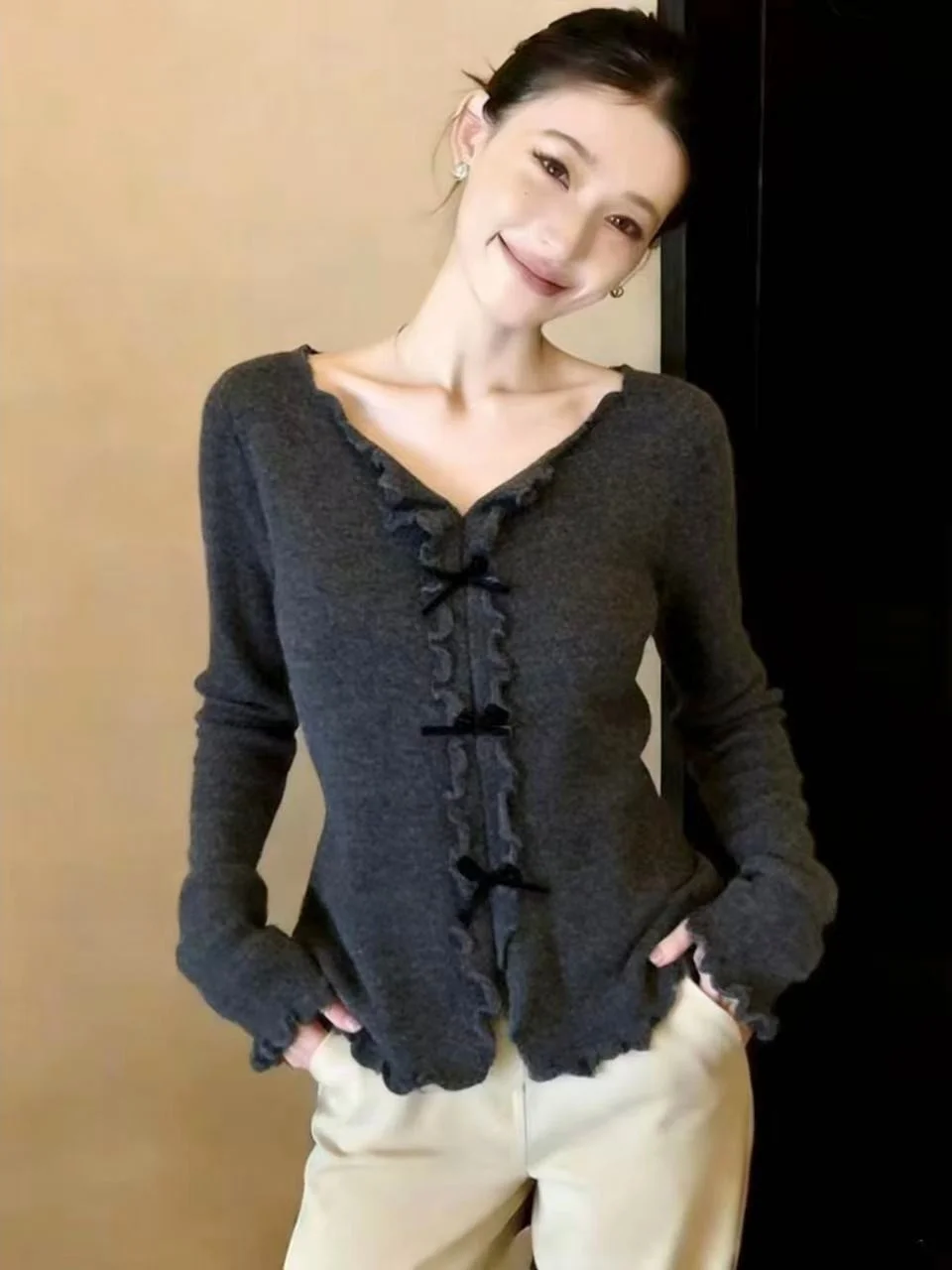 Весна 2026: Элегантный женский шелковый топ с V-образным вырезом, вязаный кардиган с длинными рукавами, облегающий базовый топ
Весна 2026: Элегантный женский шелковый топ с V-образным вырезом, вязаный кардиган с длинными рукавами, облегающий базовый топ