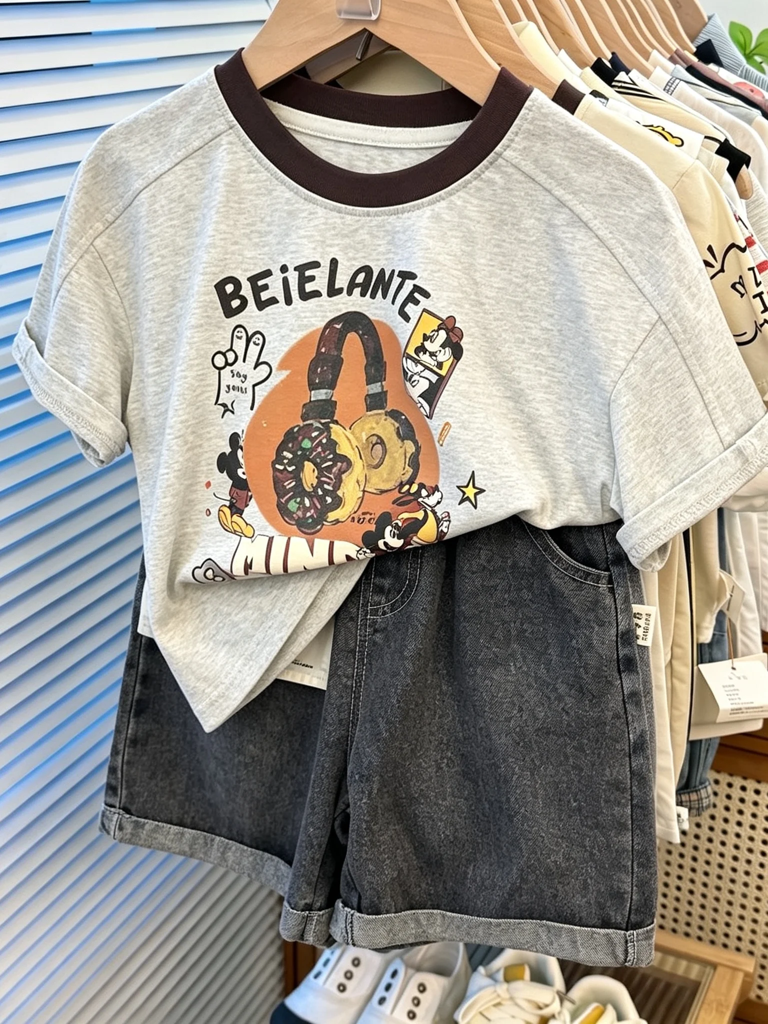 Fashionable Casual Print Two-Piece Set for Boys Summer 2026 Korean Style Cartoon T-Shirt And Shorts Ensemble for Kids
Fashionable Casual Print Two-Piece Set for Boys Summer 2026 Korean Style Cartoon T-Shirt And Shorts Ensemble for Kids