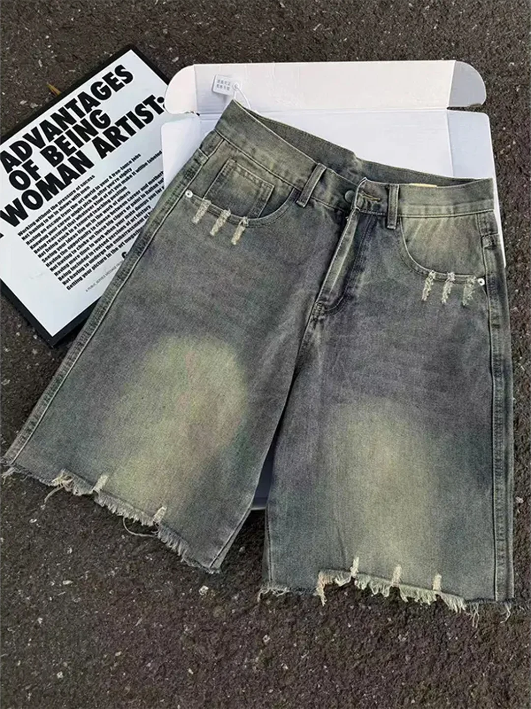 Retro American Washed Men's Denim Shorts Summer Loose Straight Leg Five-Point Casual Half-length Pants with Hole Details
Retro American Washed Men's Denim Shorts Summer Loose Straight Leg Five-Point Casual Half-length Pants with Hole Details