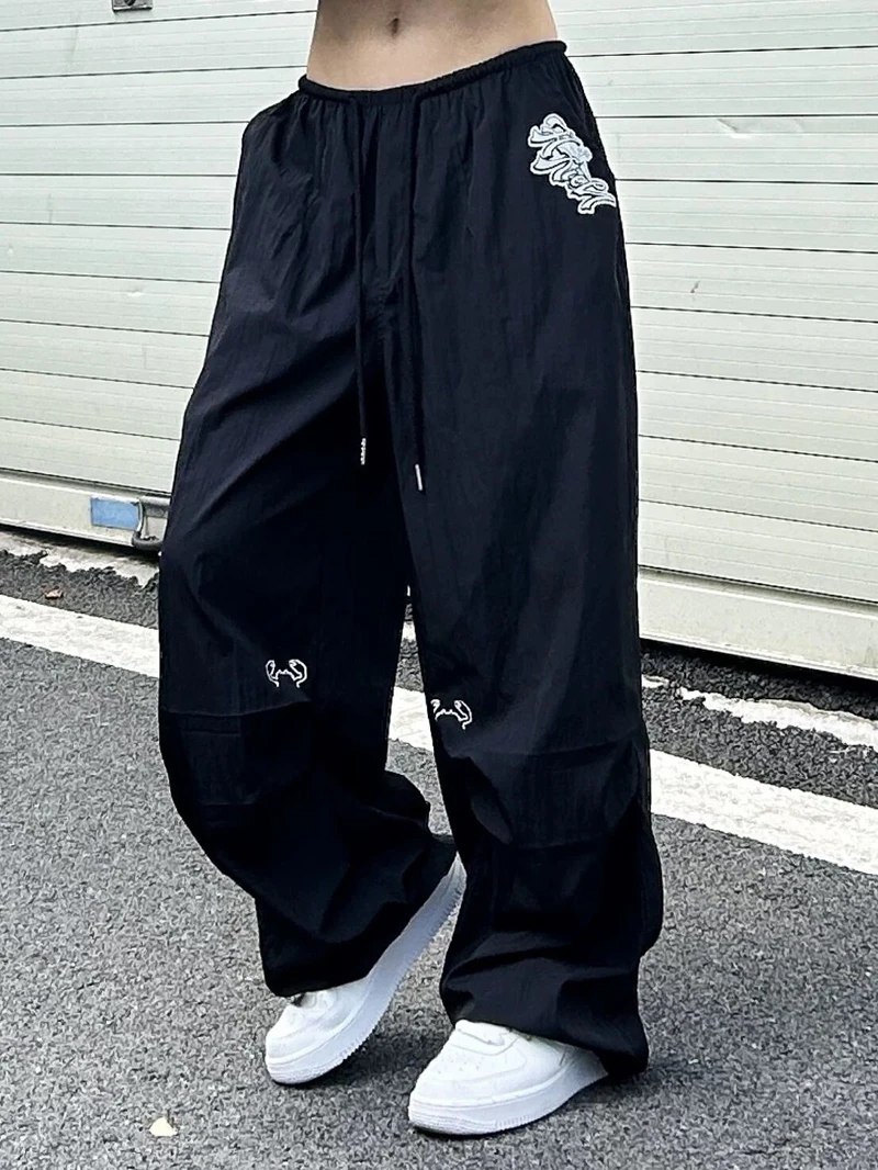 Брюки-карго женские бегуны весенние парусиновые многослойные на открытом воздухе минимализм художественный дизайн с рисунком уникальные одинаковые модные уличные одежды
Брюки-карго женские бегуны весенние парусиновые многослойные на открытом воздухе минимализм художественный дизайн с рисунком уникальные одинаковые модные уличные одежды