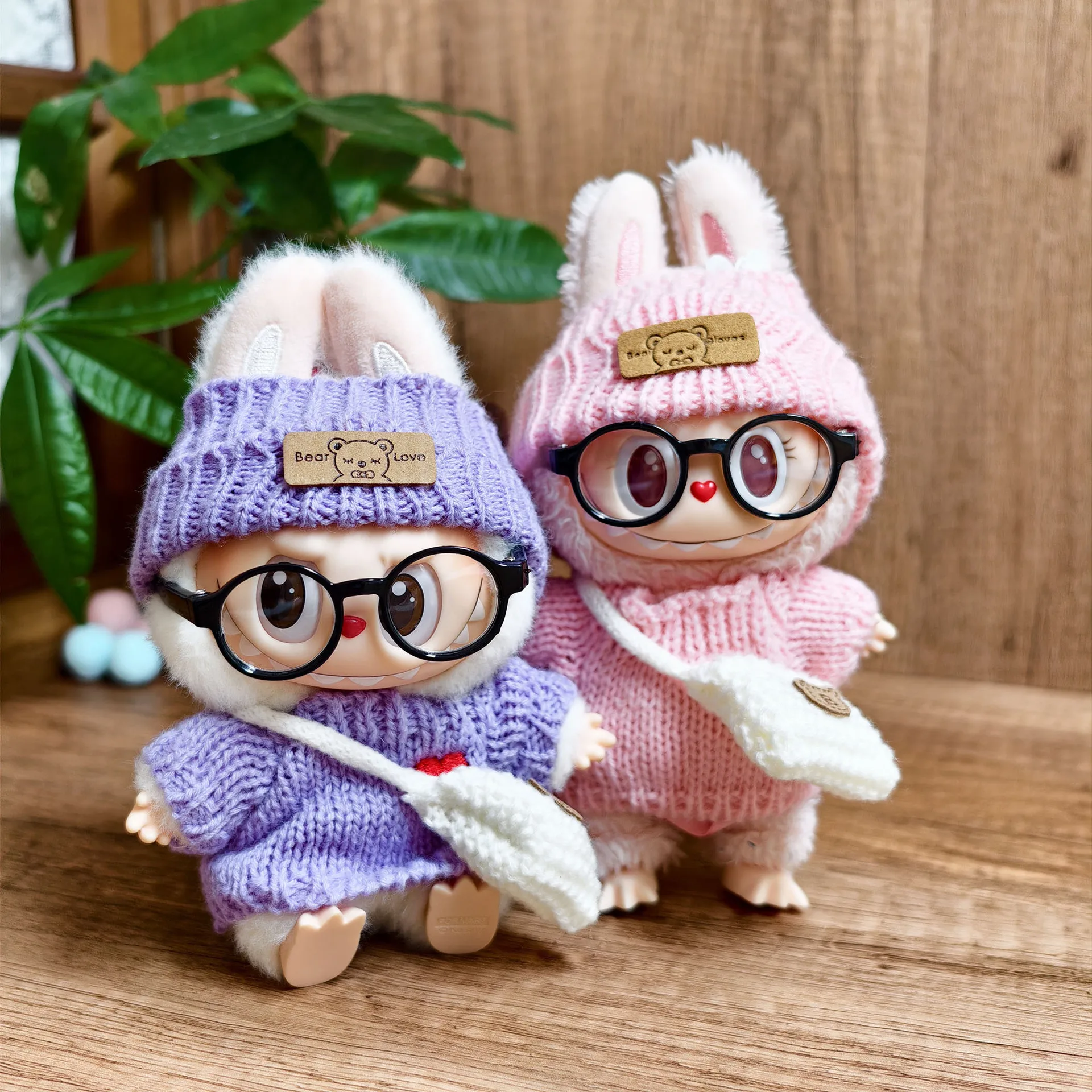 Одежда для 15/17 см LABUBU 1-го-3-го поколения, сменный милый праздничный свитер с логотипом медведя, сумка для очков в тон в форме сердца
Одежда для 15/17 см LABUBU 1-го-3-го поколения, сменный милый праздничный свитер с логотипом медведя, сумка для очков в тон в форме сердца