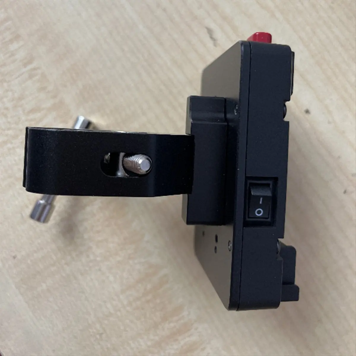 Спортивная мини-плата-адаптер V-Lock/V-Mount с зажимом-крабом и D-Tap T-Handle для аккумуляторов Sony V-Lock/V-Mount
Спортивная мини-плата-адаптер V-Lock/V-Mount с зажимом-крабом и D-Tap T-Handle для аккумуляторов Sony V-Lock/V-Mount