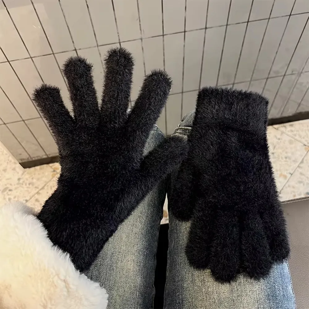 Fashion Thickened Furry Gloves Solid Color Warm Winter Gloves Cold-proof Breathable Mink Velvet Gloves Winter Gloves & Mittens
Fashion Thickened Furry Gloves Solid Color Warm Winter Gloves Cold-proof Breathable Mink Velvet Gloves Winter Gloves & Mittens