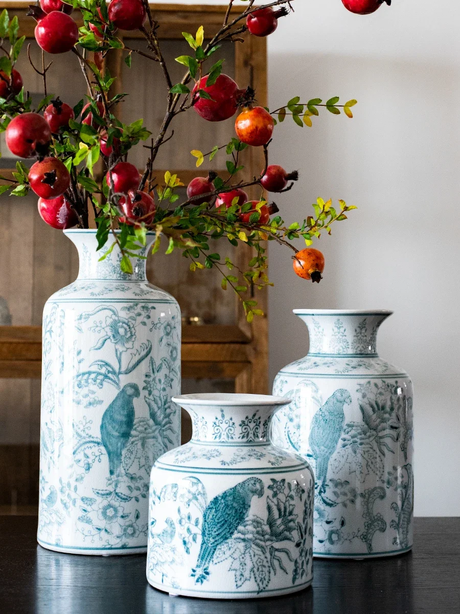 Chinese retro Jingdezhen blue and white ceramic vase holly, entrance living room dining room ornament decoration
Chinese retro Jingdezhen blue and white ceramic vase holly, entrance living room dining room ornament decoration