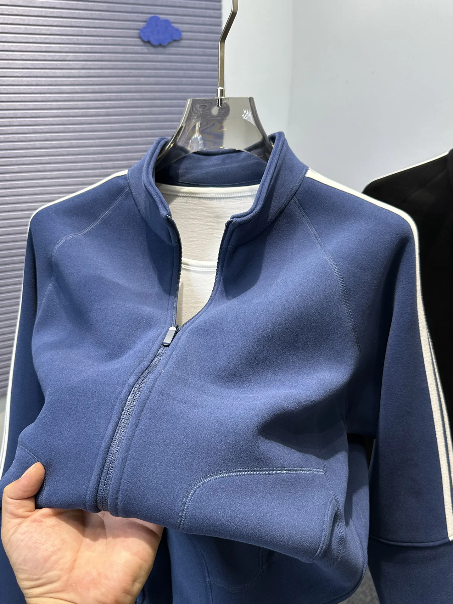 Мужская толстовка-кардиган с воротником-стойкой, спортивная повседневная, на молнии, двусторонняя, из флиса, модная, осенне-зимняя, новинка
Мужская толстовка-кардиган с воротником-стойкой, спортивная повседневная, на молнии, двусторонняя, из флиса, модная, осенне-зимняя, новинка