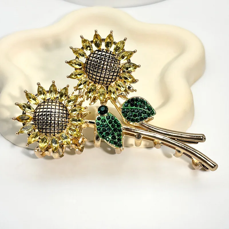 NEW Exquisite Golden Sunflower Hair Claw Rhinestone Design Alloy Hair Claw Clips Hair Accessories for Women Girls
NEW Exquisite Golden Sunflower Hair Claw Rhinestone Design Alloy Hair Claw Clips Hair Accessories for Women Girls