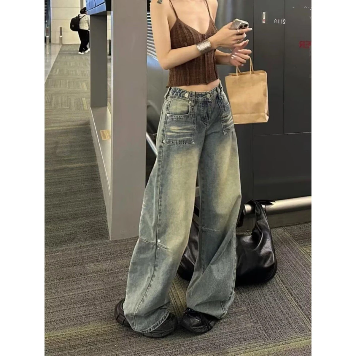 Джинсы женские с высокой талией, широкими штанинами, прямого кроя, свободные, скрывающие бедра, драпирующиеся, универсальные, в пол, летние
Джинсы женские с высокой талией, широкими штанинами, прямого кроя, свободные, скрывающие бедра, драпирующиеся, универсальные, в пол, летние