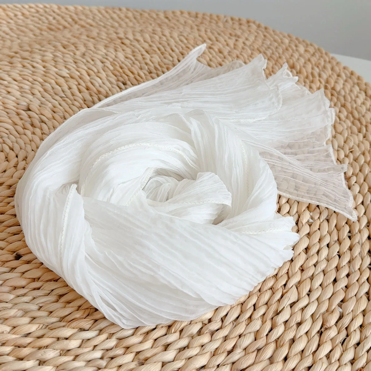 50% Silk scarves woman spring Japanese fashiion white pleated neck scarves woman hijab elegant womens shawl neckerchief
50% Silk scarves woman spring Japanese fashiion white pleated neck scarves woman hijab elegant womens shawl neckerchief