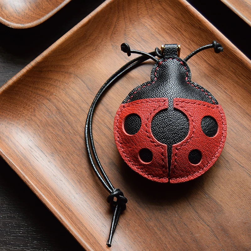 Handmade leather insect series / scarab keychains bag pendant key ring Christmas and New Year gifts key chain
Handmade leather insect series / scarab keychains bag pendant key ring Christmas and New Year gifts key chain