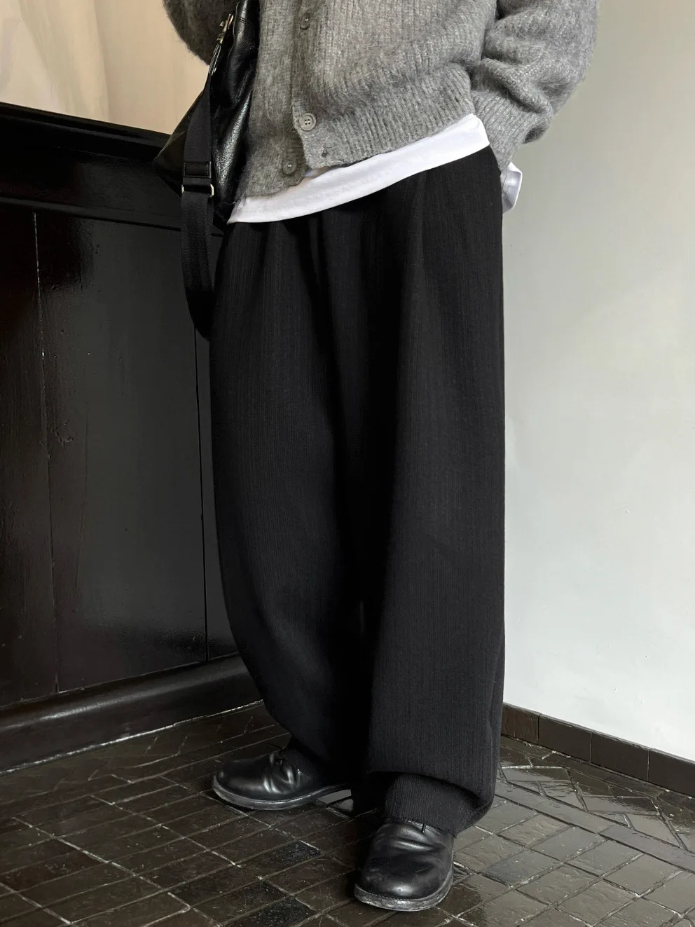 Мужские повседневные брюки TANGZ Studio: прямые, свободные, широкие, струящиеся, в корейском стиле, для работы и повседневной носки, в пол
Мужские повседневные брюки TANGZ Studio: прямые, свободные, широкие, струящиеся, в корейском стиле, для работы и повседневной носки, в пол