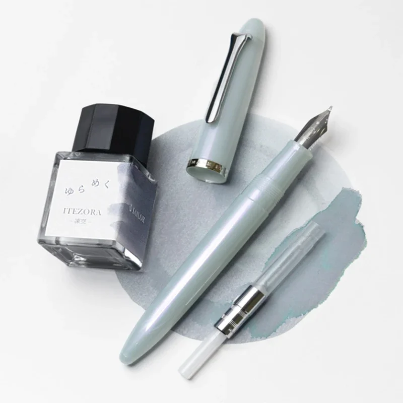 Yihang Japan Write Music Mizutama Limited Pen Comic Pattern Pen Ink Ink Feeder Set Student Gift
Yihang Japan Write Music Mizutama Limited Pen Comic Pattern Pen Ink Ink Feeder Set Student Gift