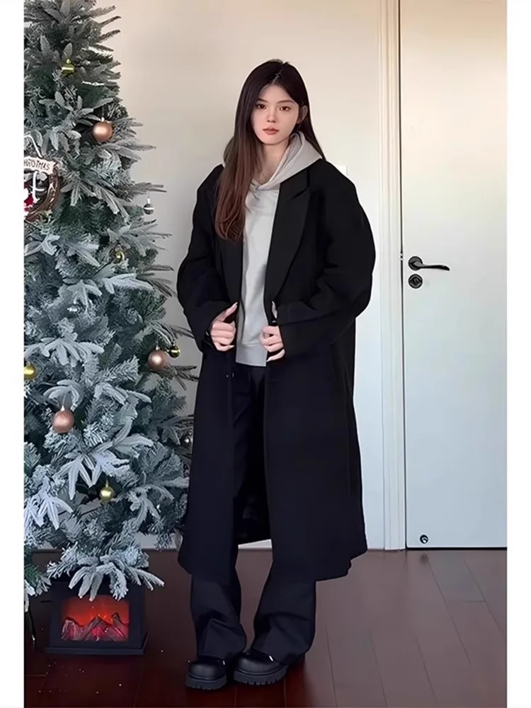 Black Woolen Men's Coat Winter Korean Style Trendy Mid-Length Windbreaker High-End Sensation Cold-resistant Warm Knee-Length ...
Black Woolen Men's Coat Winter Korean Style Trendy Mid-Length Windbreaker High-End Sensation Cold-resistant Warm Knee-Length ...