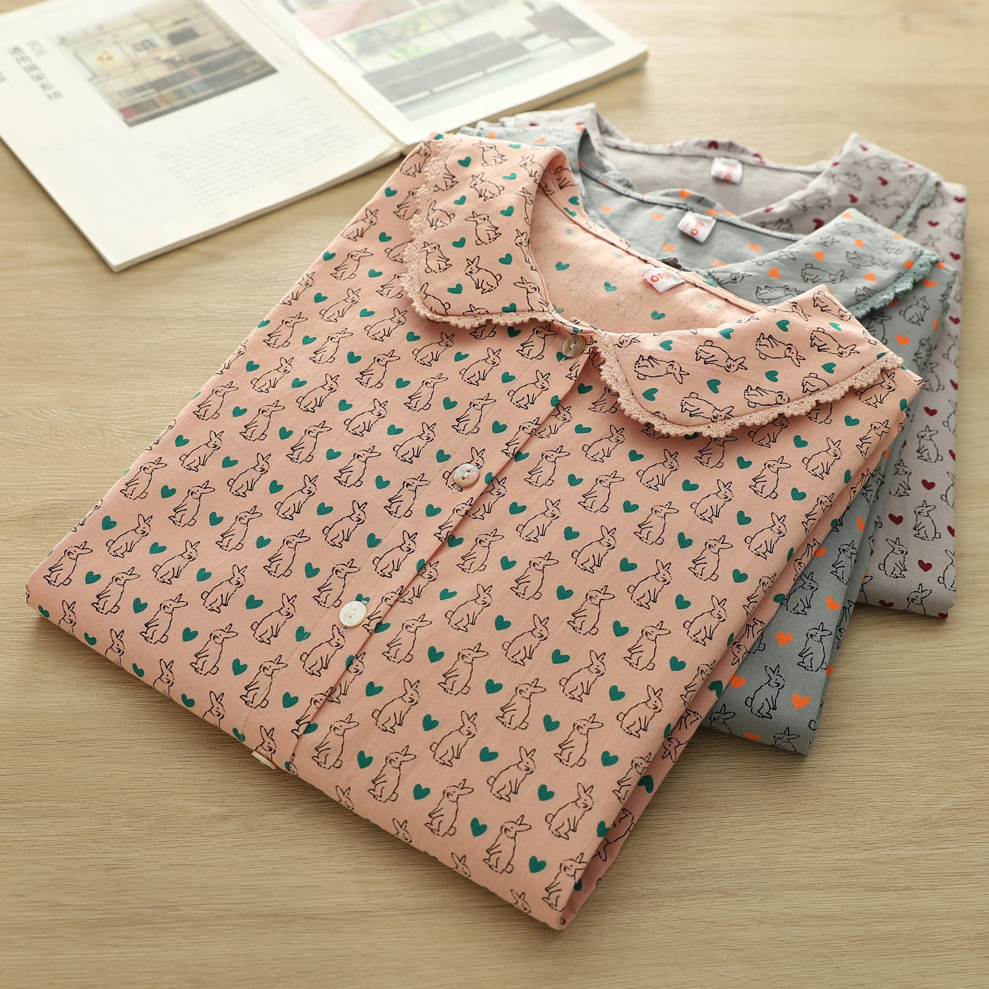 Новая женская блузка с принтом милых кроликов и воротником-стойкой, весна-осень, художественный дизайн, омолаживающий эффект, для повседневной носки и многослойных образов
Новая женская блузка с принтом милых кроликов и воротником-стойкой, весна-осень, художественный дизайн, омолаживающий эффект, для повседневной носки и многослойных образов