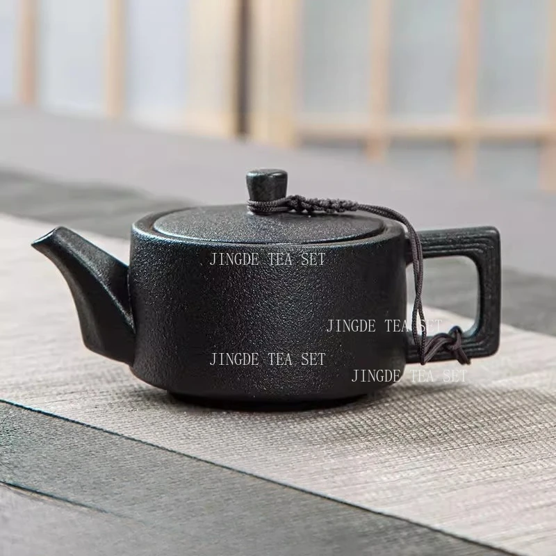 1pcs Ceramic Teapot Household Chinese Black Pottery Teapot Half Handmade Teapot Office Kung Fu Tea Set Colored Glazed Tea Set
1pcs Ceramic Teapot Household Chinese Black Pottery Teapot Half Handmade Teapot Office Kung Fu Tea Set Colored Glazed Tea Set