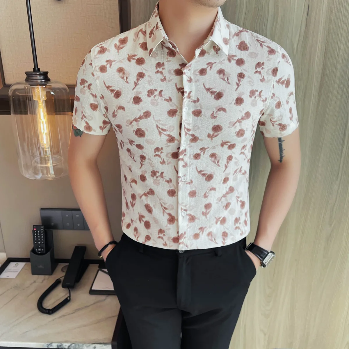 Chemises Hommes Summer New Fashion Short Sleeve Luxury Men's Shirt All Match Slim Fit Casual Floral Shirts For Men Clothing 2025
Chemises Hommes Summer New Fashion Short Sleeve Luxury Men's Shirt All Match Slim Fit Casual Floral Shirts For Men Clothing 2025