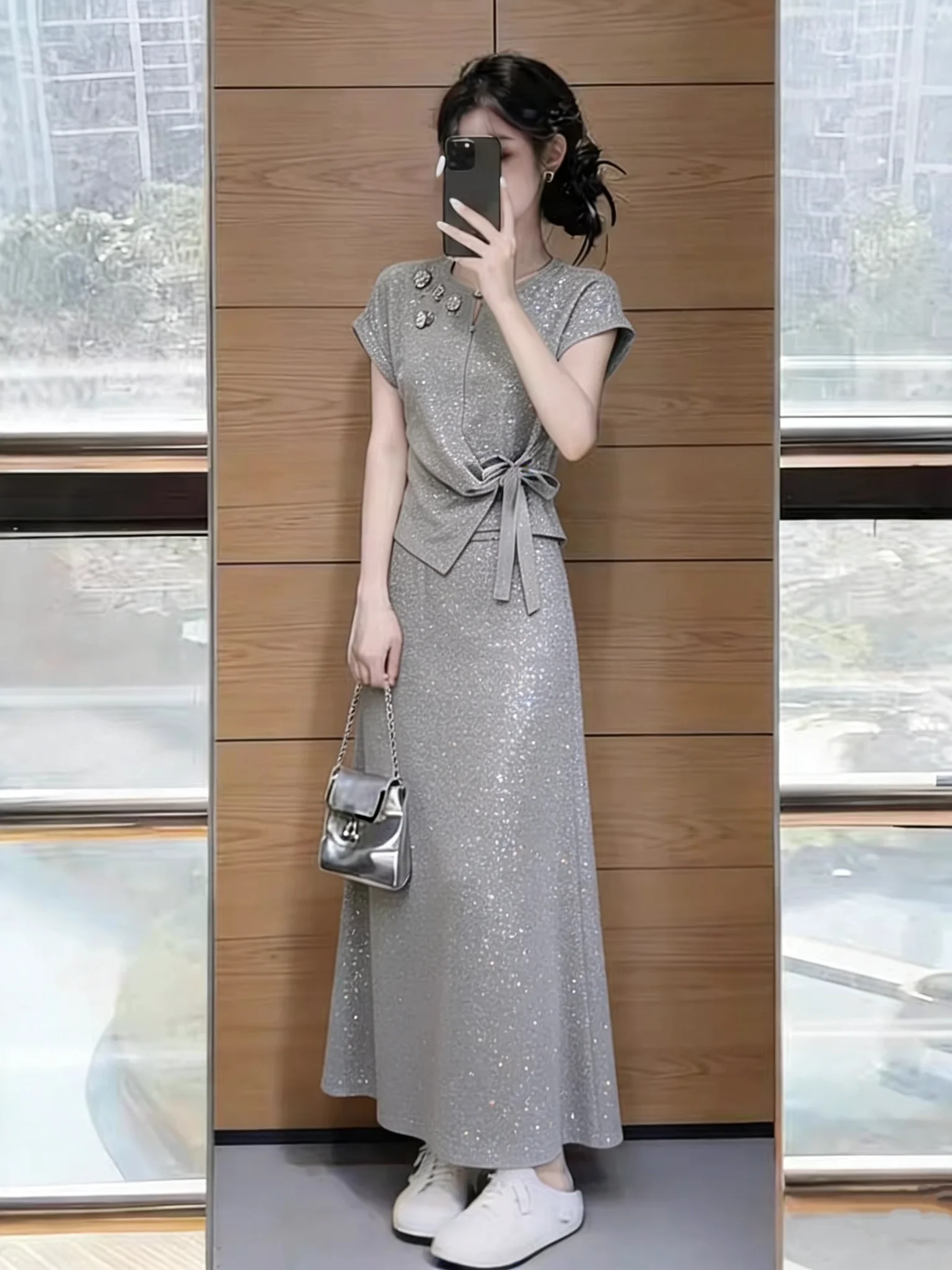 Chic Short Sleeve Dress Set for plus Size Women Pleated Knot T-Shirt Top Long Skirt Two Piece Set Korean Style Commute
Chic Short Sleeve Dress Set for plus Size Women Pleated Knot T-Shirt Top Long Skirt Two Piece Set Korean Style Commute