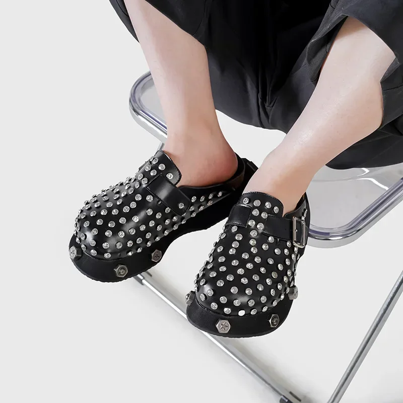Brand New Chic Split Leather Crystals Punk Women's Clogs Mules Shoes Leisure Comfy Walk Camping Casual Flats High Quality
Brand New Chic Split Leather Crystals Punk Women's Clogs Mules Shoes Leisure Comfy Walk Camping Casual Flats High Quality