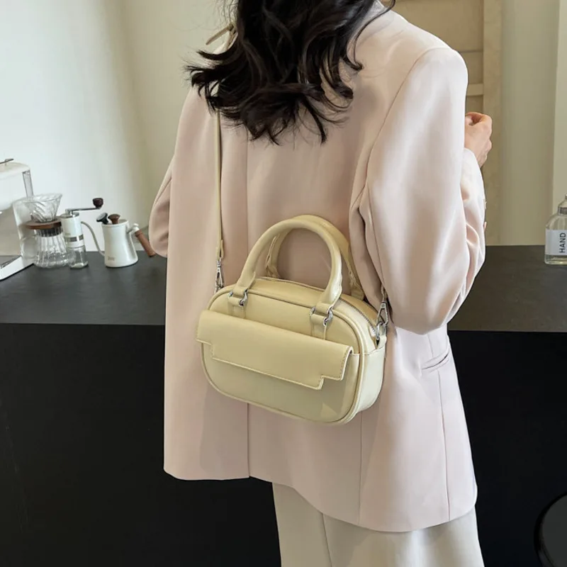 Single Shoulder Bag New Live Streaming Popular Women's Handbag Novel Niche Simple Multifunctional Single Shoulder Crossbody Bag
Single Shoulder Bag New Live Streaming Popular Women's Handbag Novel Niche Simple Multifunctional Single Shoulder Crossbody Bag