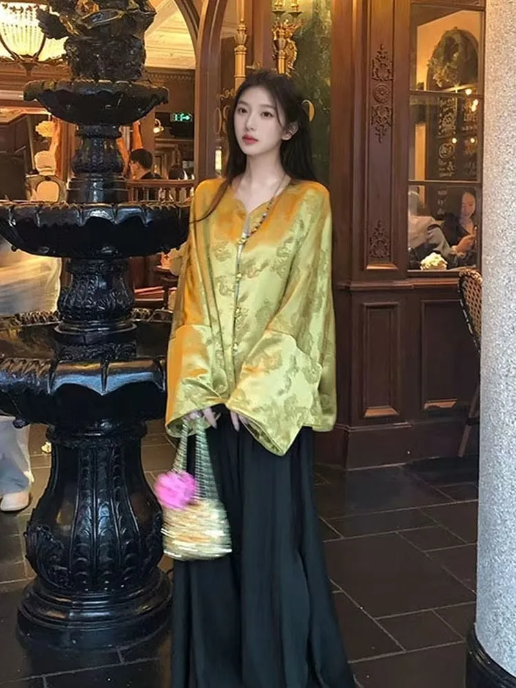 Chinese style silk embroidery high-end jacket The new hanfu style is comfortable, soft, breathable and luxurious outerwear
Chinese style silk embroidery high-end jacket The new hanfu style is comfortable, soft, breathable and luxurious outerwear