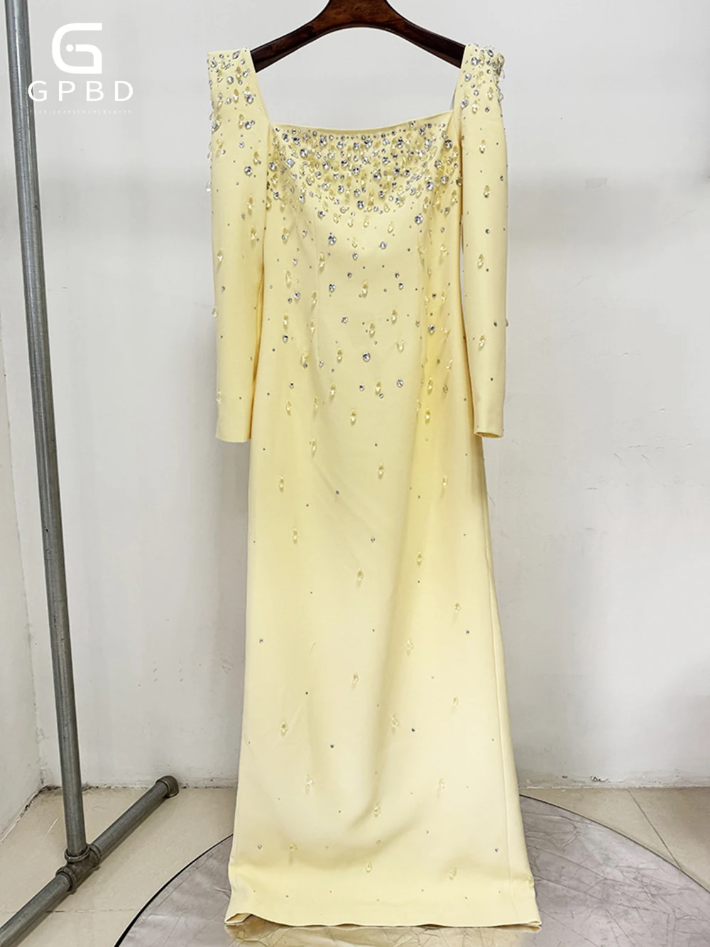 Sparkling Luxury Diamond Crystal Square Neck Slim Long Dress Women'S Elegant Celebrity Evening Party Wedding Gowns
Sparkling Luxury Diamond Crystal Square Neck Slim Long Dress Women'S Elegant Celebrity Evening Party Wedding Gowns