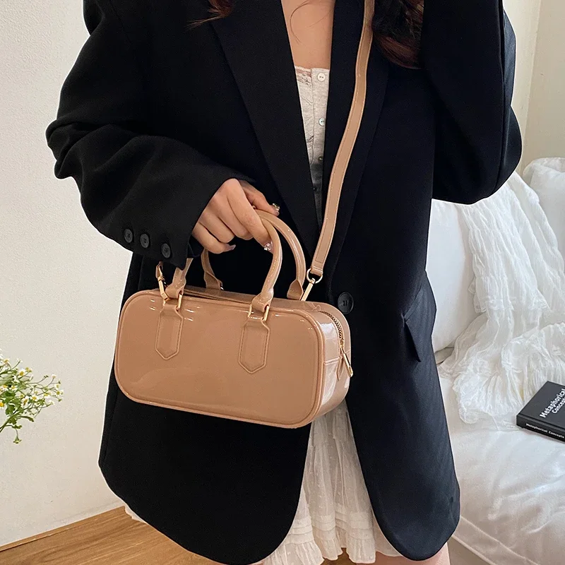 Elegant Women's Leather Messenger Bag Designer Crossbody Shoulder Handbag Luxury Brand Tote Purse Chic Ladies Fashion
Elegant Women's Leather Messenger Bag Designer Crossbody Shoulder Handbag Luxury Brand Tote Purse Chic Ladies Fashion