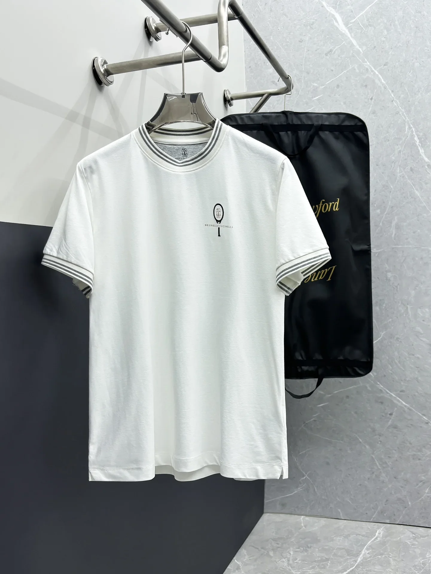 2024 DIKUSpring New Men's Fashion Comfortable Cotton Breathable Fabric Casual Color Two Tone Hat T-shir M-2XL
2024 DIKUSpring New Men's Fashion Comfortable Cotton Breathable Fabric Casual Color Two Tone Hat T-shir M-2XL