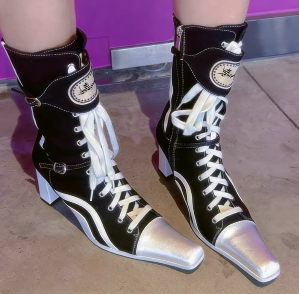 Retro Casual Style Black & White Block Heel Ankle Boots Metallic Silver Toe Cap Chunky Lace-Up Detail Lady Cool Ankle Boots
Retro Casual Style Black & White Block Heel Ankle Boots Metallic Silver Toe Cap Chunky Lace-Up Detail Lady Cool Ankle Boots