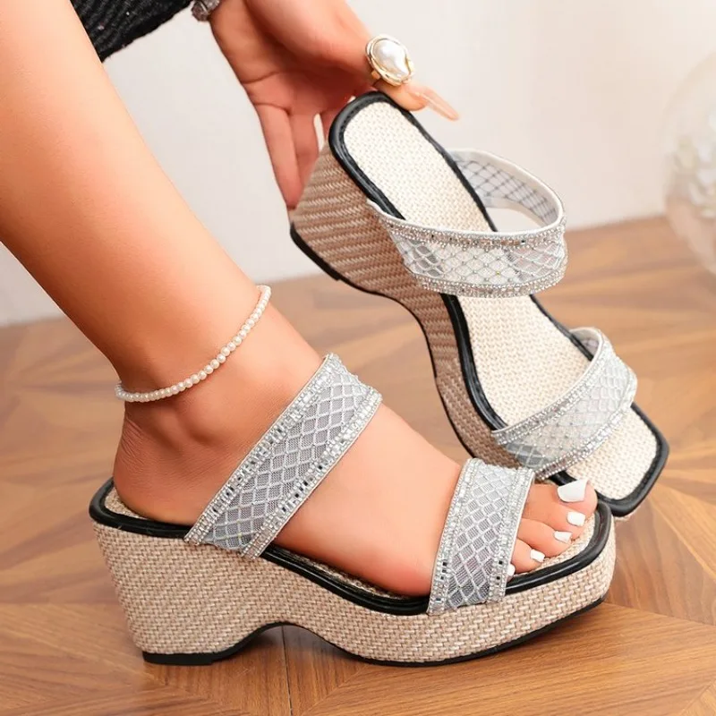 2026 New Women's Summer Platform Sandals Rhinestone Sandals Fashionable Square Toe Open Toe Women's Slippers
2026 New Women's Summer Platform Sandals Rhinestone Sandals Fashionable Square Toe Open Toe Women's Slippers