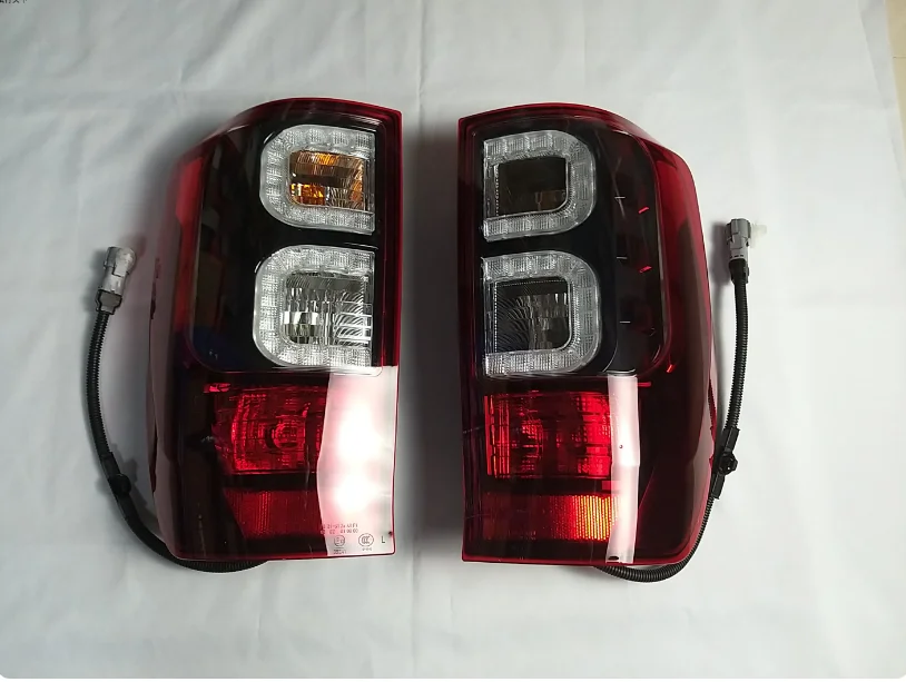 Задний фонарь в сборе для ZhongXing Terralord Pick Up: стоп-сигнал, фонарь заднего хода, указатель поворота, противоаварийный фонарь
Задний фонарь в сборе для ZhongXing Terralord Pick Up: стоп-сигнал, фонарь заднего хода, указатель поворота, противоаварийный фонарь