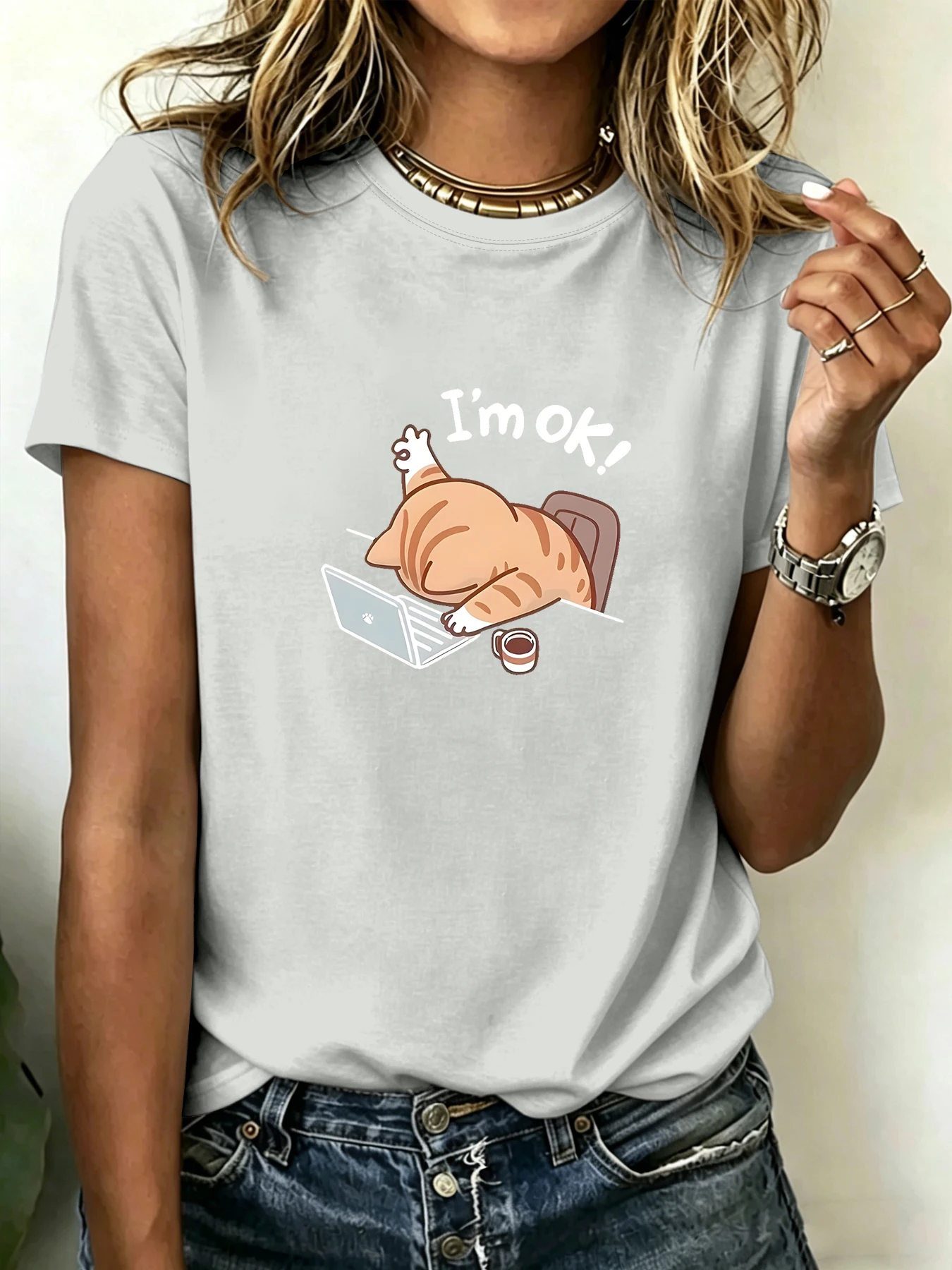 Fun and cute little frog kiss pattern printed short sleeved T-shirt top, fashionable and trendy casual sports
Fun and cute little frog kiss pattern printed short sleeved T-shirt top, fashionable and trendy casual sports