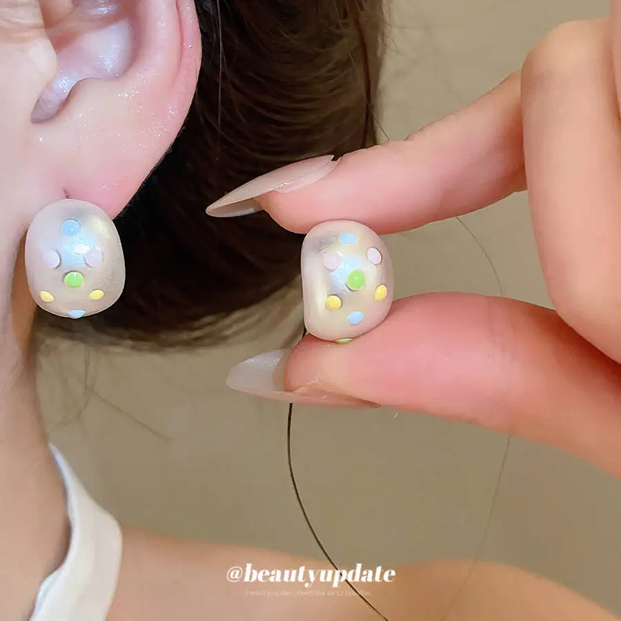 Korean-Style Exquisite Beautiful Colorful Polka Dot , Delicate And High-End, With A Light Luxury Vibe, Fashionable Stud
Korean-Style Exquisite Beautiful Colorful Polka Dot , Delicate And High-End, With A Light Luxury Vibe, Fashionable Stud