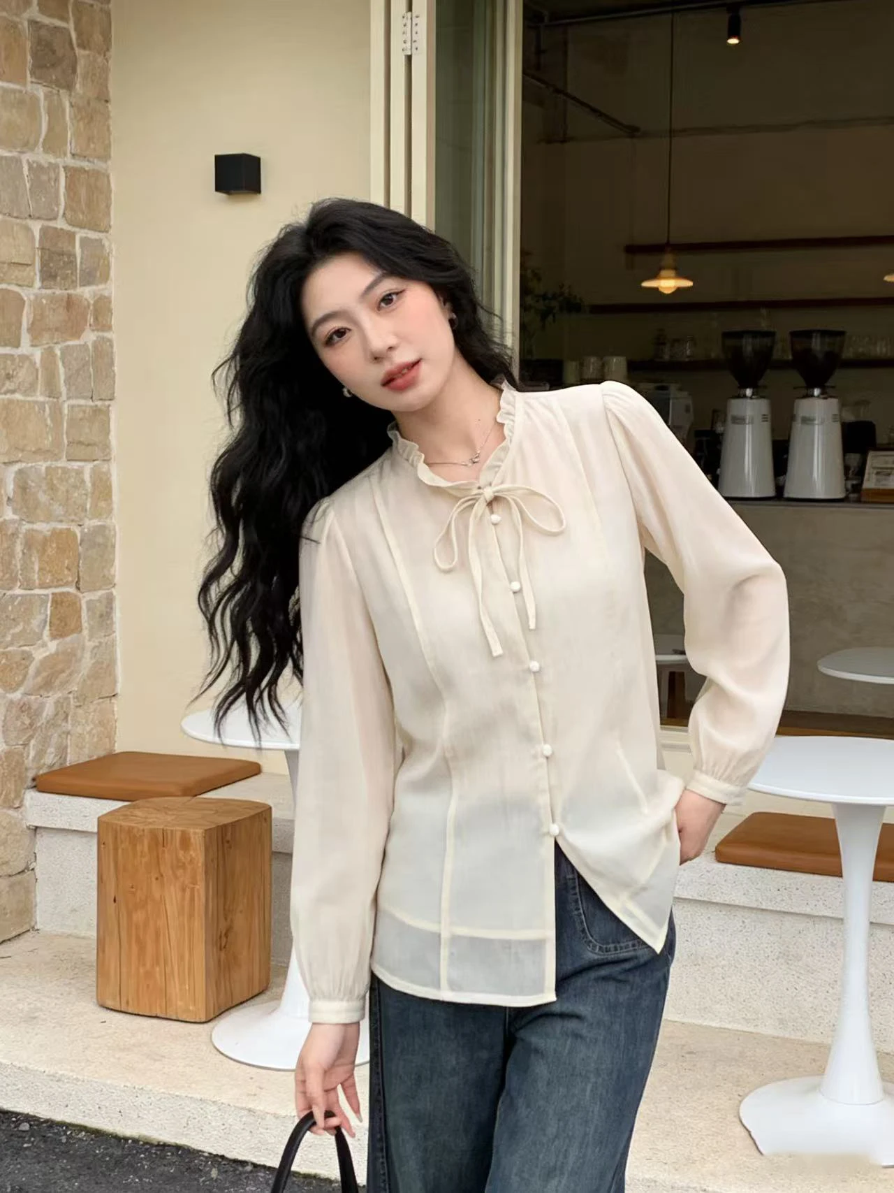 Retro Wooden Collar Shirt Women's Summer New Design Loose Long Sleeve Belted Versatile Elegant Style Office Commute
Retro Wooden Collar Shirt Women's Summer New Design Loose Long Sleeve Belted Versatile Elegant Style Office Commute
