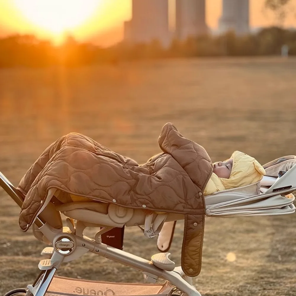 Зимний ветрозащитный чехол для детской коляски, портативное одеяло для прогулок
Зимний ветрозащитный чехол для детской коляски, портативное одеяло для прогулок