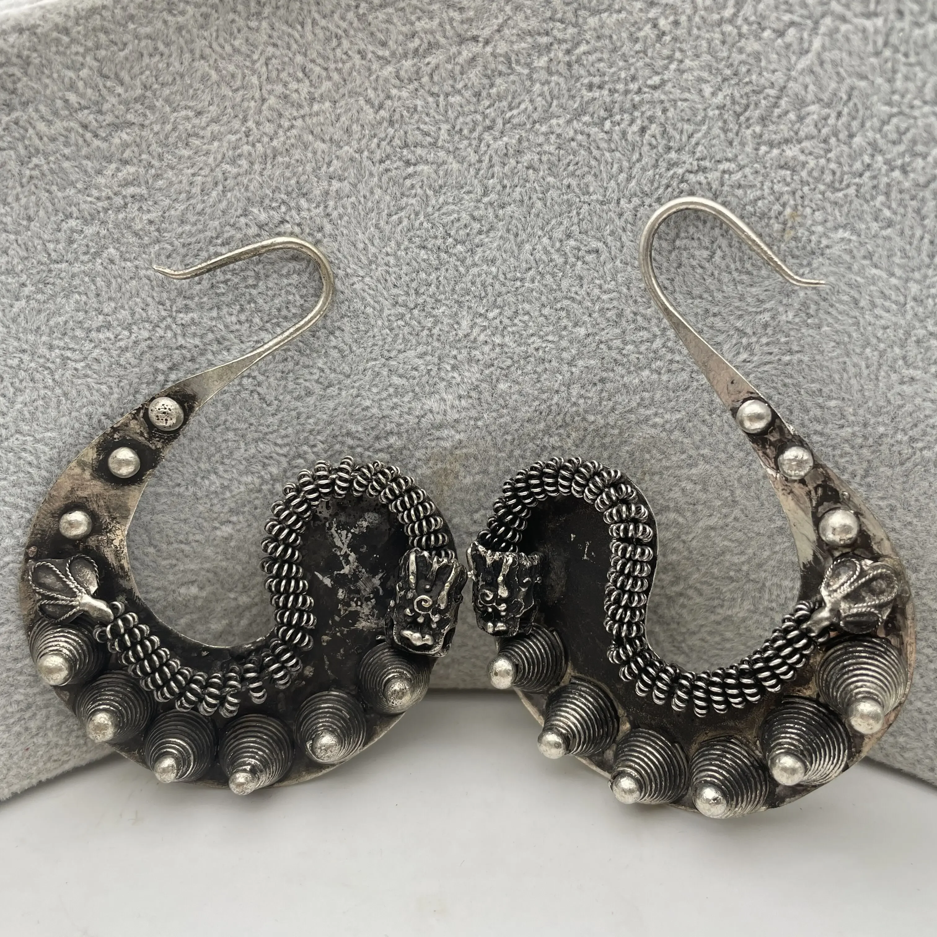Pretty craft jewelry good Miao silver earring Dragon
Pretty craft jewelry good Miao silver earring Dragon